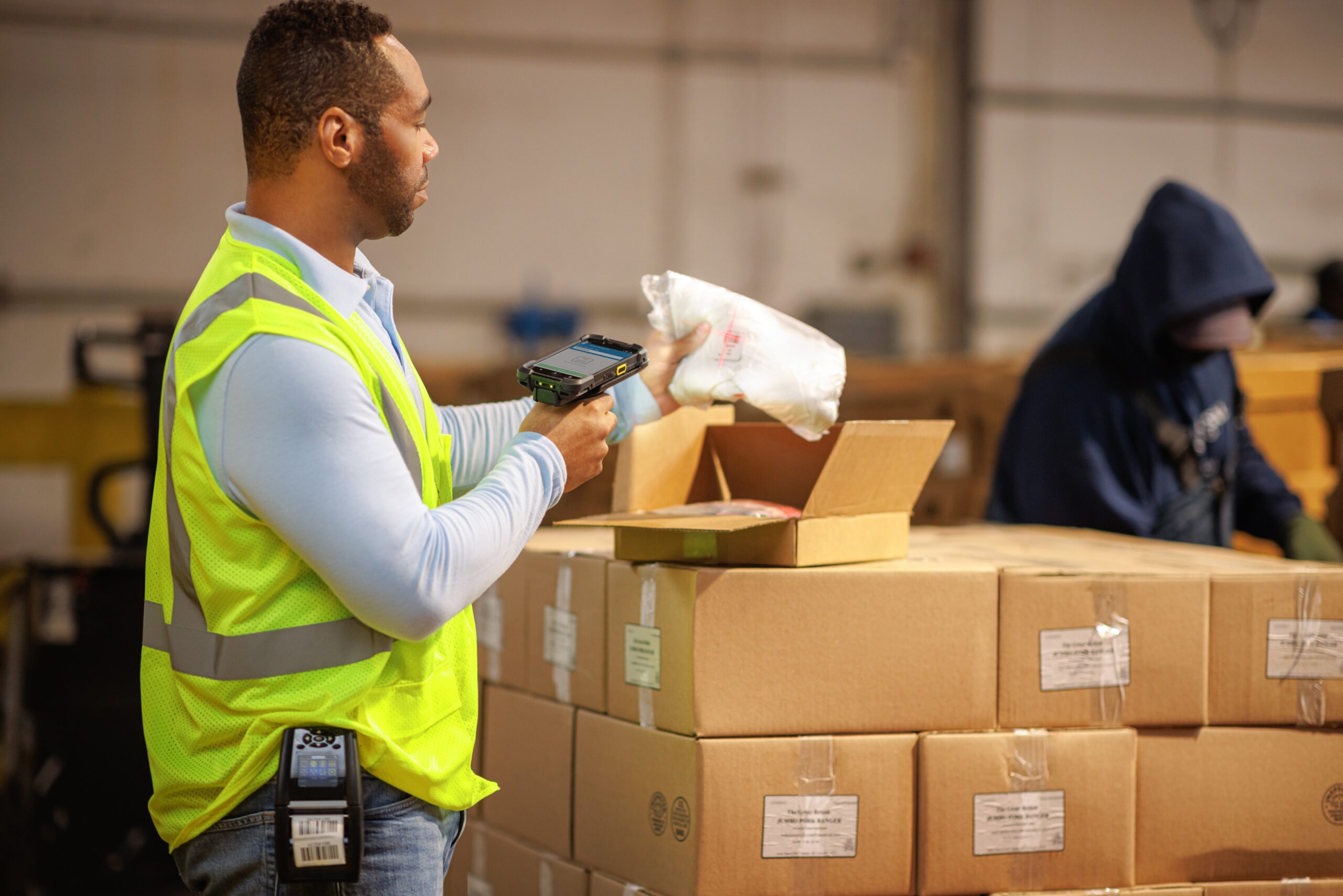 warehouse photography application tc73 se477 gun handle zq610 worker scanning returned item scaled.jpg